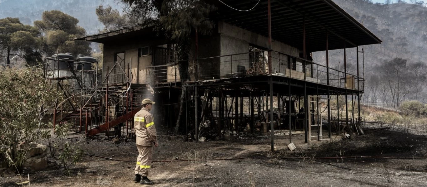 Η κυβέρνηση παραδέχεται ότι «πιάστηκε στον ύπνο»: Η φωτιά πέρασε μέσα από τις αυλές - Βρήκαν μόνο αποκαΐδια οι κάτοικοι